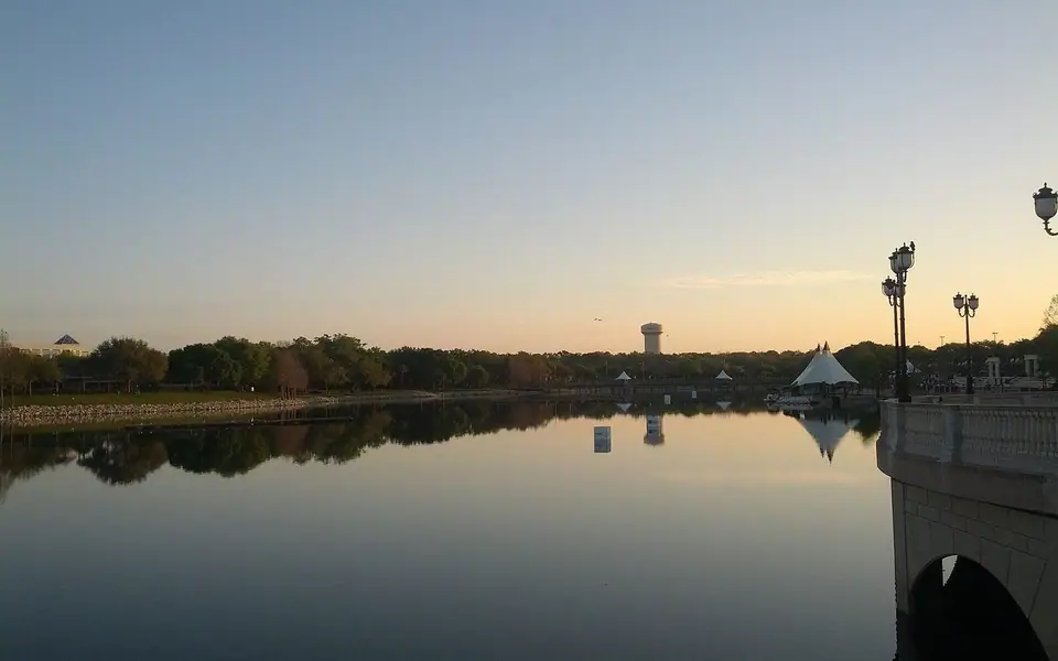 Cranes Roost lake and promenade bridge at Cranes Roost Park, Uptown Altamonte Springs, at dusk