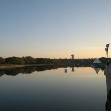 Cranes Roost lake and promenade bridge at Cranes Roost Park, Uptown Altamonte Springs, at dusk